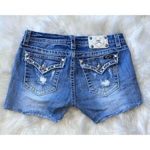 Miss Me Mid Rise Easy Shorts 32" Waist Faux Flap Pockets Embellish Stretch Denim